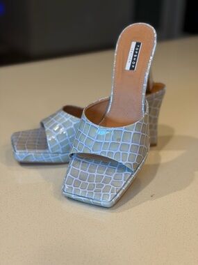 Topshop Light Blue Croc-Embossed Square Toe Block Heel Mules